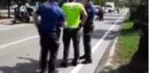 Park halindeki polis otosuna çarpan motosiklet sürücüsü yaralandı