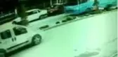 Oğlunun ölümüne neden olduğunu iddia ettiği kişiyi vurdu... Cinayet anı kamerada