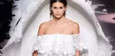 Model Kaia Gerber, Instagram'da bikinili pozunu paylaşarak kolunu kırdığını söyledi