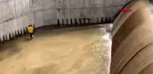 KARABÜK Belediye başkanı yavru ördekleri kurtardı
