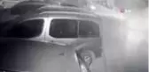 Kamyonet ile otomobil çarpıştı, kontrolden çıkıp bahçeye daldılar...Kaza anı kamerada