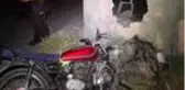 Bindikleri motosikletle bahçe duvarına çarpan iki kişi yaralandı