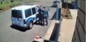 Maske cezasını maskesiz polis kesince birbirlerine girdiler
