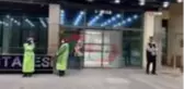 Sağlık çalışanlarına hastane önünde tasavvuf konseri