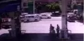 Polis aracına çarptıkları otomobille kaçmaya çalışan 3 şüpheliden 2'si yakalandı