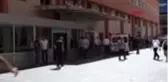 BATMAN Yanında refakatçi kalan babasını demir çubukla öldürdü