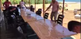Plajda şezlonglar yarıya düşürüldü, ilaçlama ve dezenfekte çalışmaları yapıldı