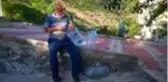 Erzincanlı çiftçiden dona karşı damacana ve poşetli önlem