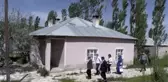 Babası cezaevinde olan minik kıza doğum günü sürprizi