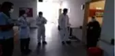Erciş'te korona tedavisi tamamlanan 4 kişi alkışlarla taburcu edildi