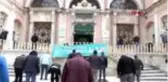 ORTAKÖY BÜYÜK MECİDİYE CAMİİ AVLUSUNDA SOSYAL MESAFELİ CUMA NAMAZI