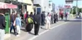 İSTANBUL-KADIKÖY'DE DURAKLARDA OTOBÜS BEKLEDİLER