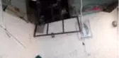 AMASYA 6 saatlik izinde sokağa çıktı, çöken asma tavanın altına kaldı