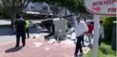 ANTALYA Otomobilin daldığı durak yıkıldı; sürücü ağır yaralı