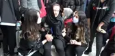 (BURSA - ek) Şehit babaya yürekleri dağlayan son dokunuş.... Acılı eşi Bakan Soylu teselli etti