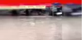 İzmir'de sağanak; esnaf ilk iş gününde su baskınıyla karşılaştı