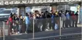 Yeni normalin ilk gününde metrobüs ve tramvay duraklarında tedirgin eden görüntü