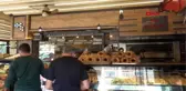 İZMİR SAĞLIK ÇALIŞANLARI İLE POLİSLERE KAHVALTILI TEŞEKKÜR