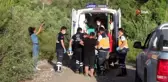 Kafa kafaya çarpışan araçlardan fırlayan yolcular çaya uçtu