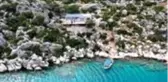 48 saatte yapılan kaçak villa sahibi tarafından yıkıldı