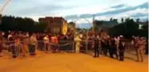 Karantina süresi bir hafta daha uzatılınca mahalleli isyan etti