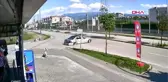 BURSA Kaldırıma savrulan otomobilin altında kalmaktan kıl payı kurtuldu