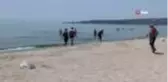 Vatandaşlar Menekşe sahilinde denize girdi