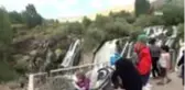 Kısıtlama kaldırılınca vatandaşlar Muradiye Şelalesi'ne akın etti