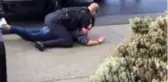 Protestolara damga vuran görüntü! Polis memurunun kadın eylemciye müdahale tarzı büyük tepki çekti