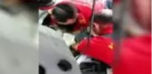 Otomobilin motorunda sıkışan köpeği itfaiye kurtardı