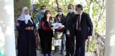 Koronavirüse yakalanan belediye başkanı ev ev gezip kitap dağıttı, 30 kişiye daha hastalık bulaştı