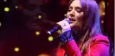 Mihriban türküsünü okuyan Demet Akalın'ın performansı beğenilmeyince Twitter'da trend oldu