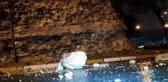Topkapı surlarından kopan taşlar yola düştü