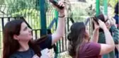 Vatandaşlar, intihara kalkışan adamı canlı yayınlamak için birbiriyle yarıştı