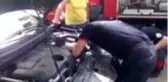 Otomobilin motor kısmına sıkışan kedi yavrusunu itfaiye kurtardı
