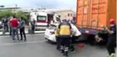 ÜSKÜDAR'DA TIR'A ÇARPAN OTOMOBİLDEKİ İKİ KİŞİ YARALANDI