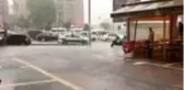 Sağanak nedeniyle iş yerlerini su bastı