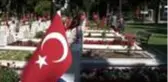 Babalar Günü'nde Edirnekapı Şehitliği'nde hüzün hakimdi