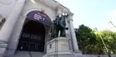 Eski ABD Başkanı Roosevelt'in New York Doğa Tarihi Müzesinin önündeki heykeli kaldırılıyor