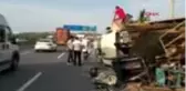 KOCAELİ Hurda yüklü kamyon devrildi: 3 yaralı