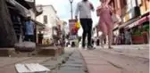 Uzmanlar şiddetle uyarıyor: Bilinçsizce atılan maskeler yeni bir tehdit oluşturuyor