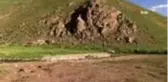 Sıcaklar arttı, dağ keçileri dereye indi