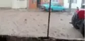 Yaşlı adamın sele kapılması kameraya yansıdı (1)