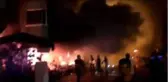 Çiçekçi dükkanı alevlere teslim oldu