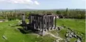 Aizanoi'nin ziyaretçileri nehirde kayıkla 