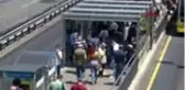 İSTANBUL-ADLİYEDEKİ MİTİNG NEDENİYLE METROBÜS DURAĞI'NDA YOĞUNLUK