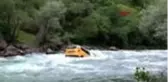 TUNCELİ Munzur Nehri'ne devrilen taksinin sürücüsü kendi imkanıyla kurtuldu