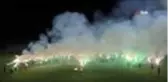 Futbolcular, TFF'nin alt liglerle ilgili kararını sahada meşale yakarak kutladı