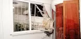 Alkollü ve ehliyetsiz kamyonet sürücüsü yatak odasına daldı
