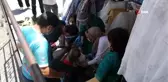 Kafası bebek arabasının demirleri arasına sıkışan çocuğu itfaiye kurtardı